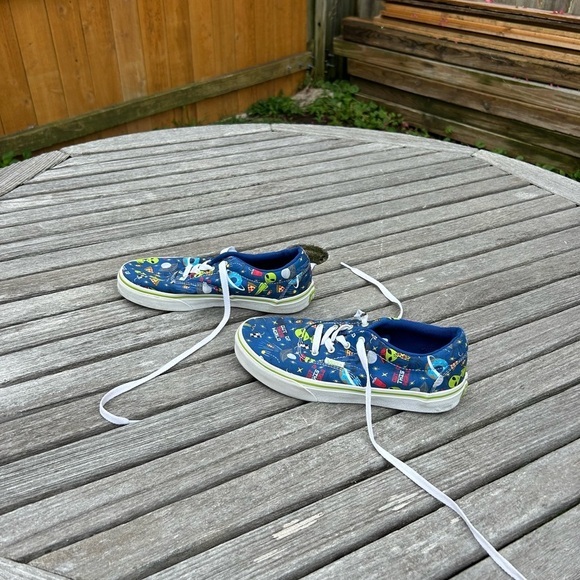 out of this world‎ sneakers👽🍕🍩🪐 Alien pizza size 4 blue spaceship retro - Picture 1 of 9